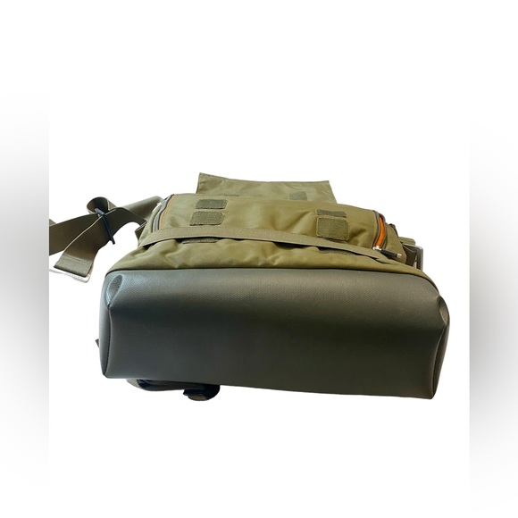 NWT Molskine MyCloud Backpack Bag 15” Laptop in Moss Green - Picture 10 of 16